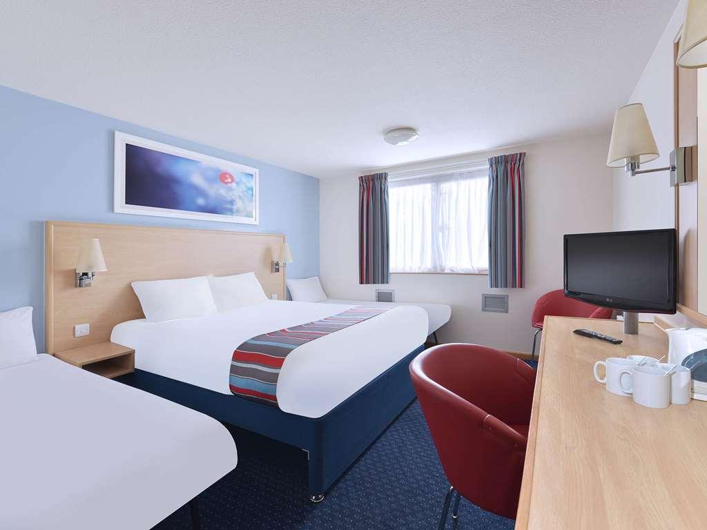 Travelodge Aberdeen Airport Værelse billede